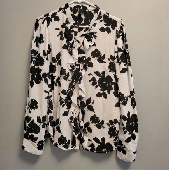 Worthington Black White Floral Ruffled Button-Up Blouse Size Large EUC - Picture 3 of 7